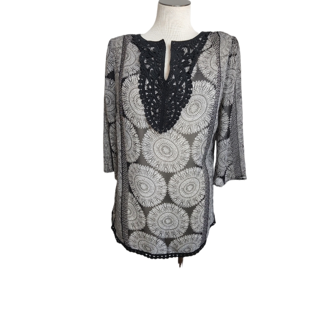 East 5th Avenue Black & White Medallion Print Lace Sheer Quarter Sleeve Size M